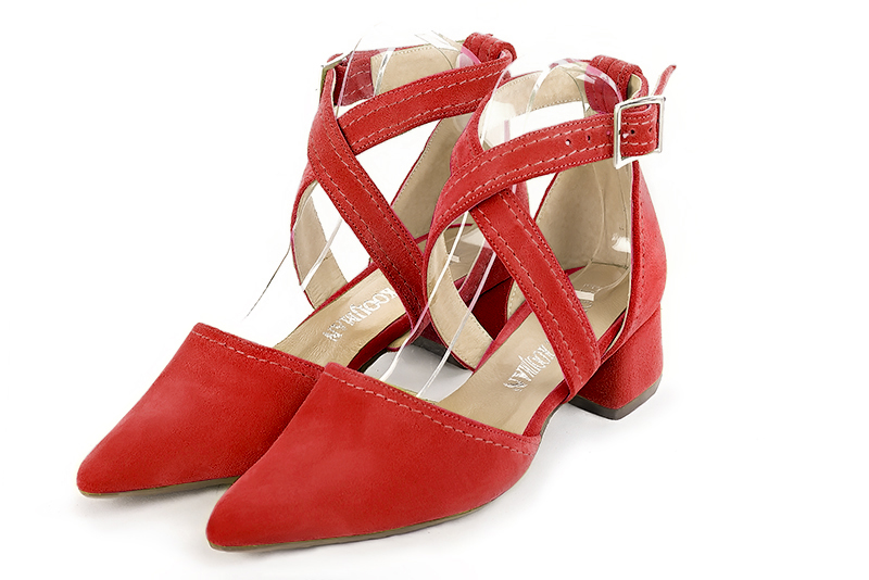 Scarlet red women's open side shoes, with crossed straps. Tapered toe. Low flare heels. Front view - Florence KOOIJMAN